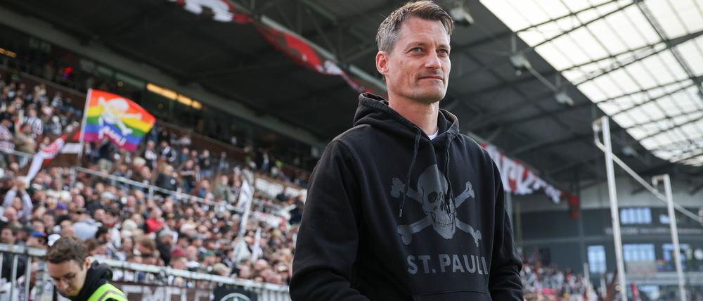 Will offenbar beim FC St. Pauli bleiben: Trainer Alexander Blessin.