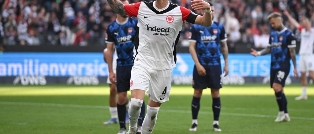 Robin Koch soll seinen Vertrag bei Eintracht Frankfurt laut einem Medienbericht bis 2030 verlängern.