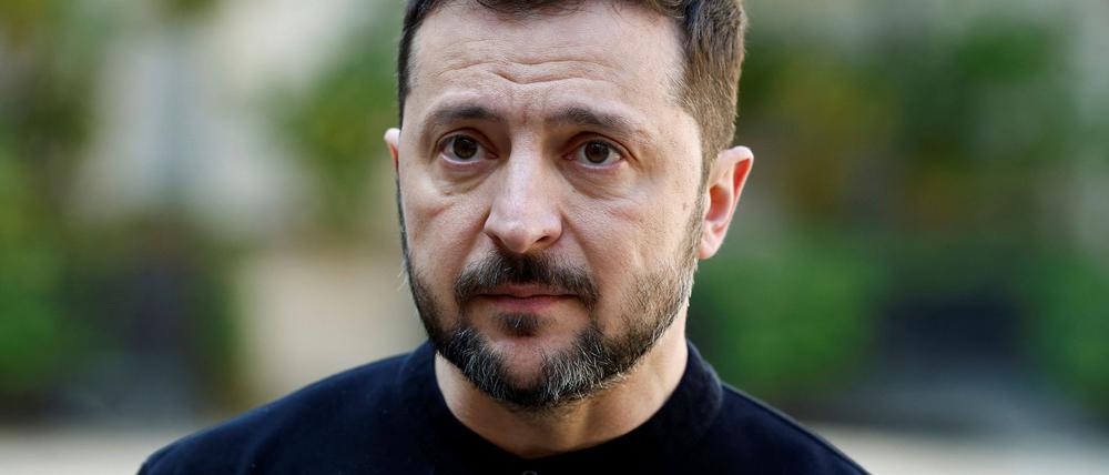 Der ukrainische Präsident Selenskyj stellt an der Armeespitze noch einmal um. (Archivbild)