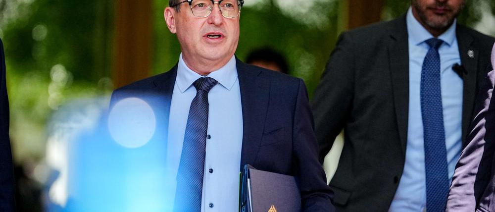 Polizisten können nicht belangt werden, argumentiert Innenminister Dobrindt. (Archivbild)