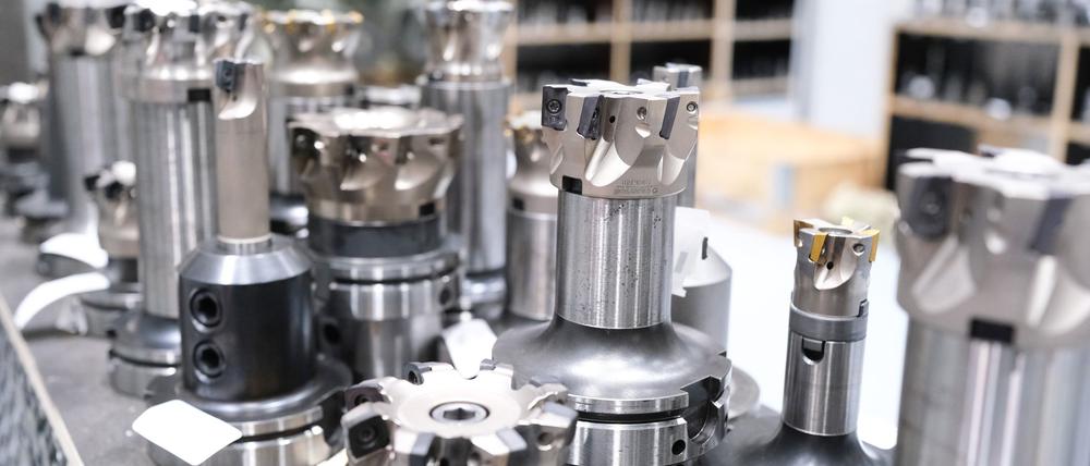 Viele Unternehmen halten sich derzeit mit Investitionen in Maschinen und Anlagen zurück. (Symbolbild)