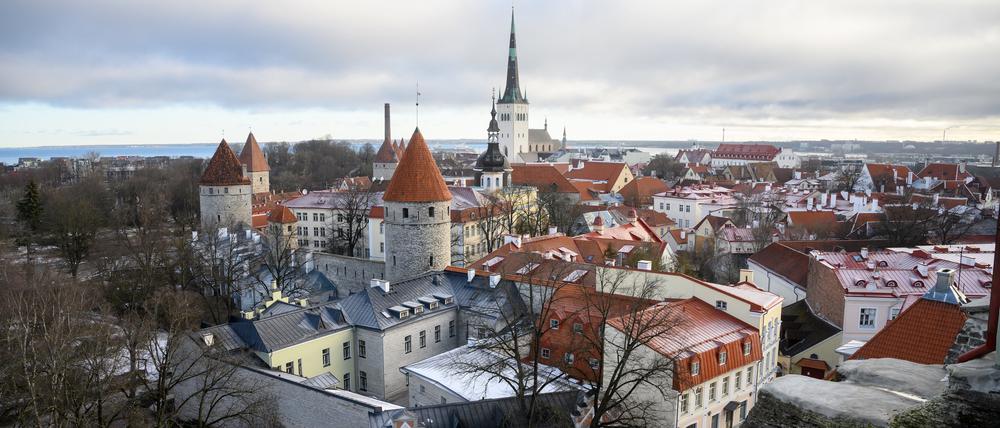 Blick vom Domberg auf die Altstadt von Tallinn, der Hauptstadt von Estland.