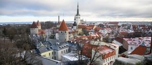 Blick vom Domberg auf die Altstadt von Tallinn, der Hauptstadt von Estland. 