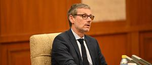 Jens Plötner, da noch Berater des Bundeskanzlers für Außen- und Sicherheitspolitik, spricht bei einem Delegationsbesuch in Peking. 