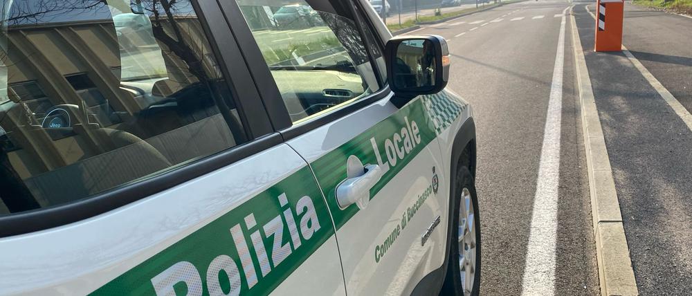 Auch vielen deutschen Urlaubern bekannt: Blitzer-Säulen in Italien. (Archivbild)