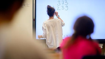 Viele Lehrerinnen und Lehrer in Berlin sind in der Gewerkschaft GEW organisiert. (Symbolbild)