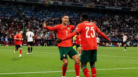 Cristiano Ronaldo freut sich.