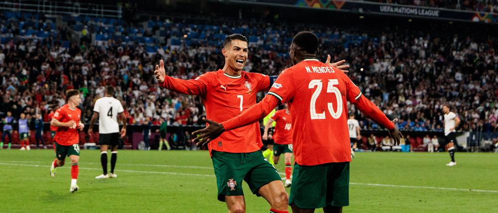 Cristiano Ronaldo freut sich.