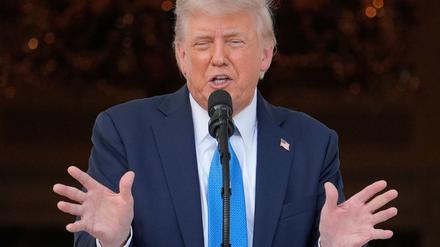 Trump kündigt Einreisebeschränkungen an. 