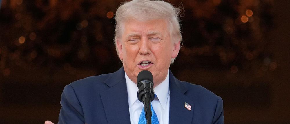 Trump kündigt Einreisebeschränkungen an. 