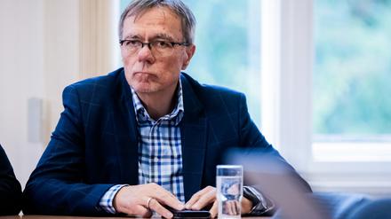 Burkhard Exner (SPD), Bürgermeister von Potsdam und Beigeordneter für Finanzen, Investitionen und Controlling, nimmt an einem Pressetermin zur Abwahl von Potsdams Oberbürgermeister Mike Schubert im Regine-Hildebrandt-Haus der SPD Potsdam teil. 