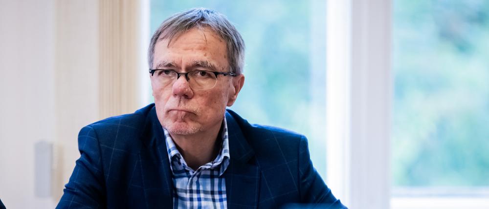 Burkhard Exner (SPD), Bürgermeister von Potsdam und Beigeordneter für Finanzen, Investitionen und Controlling, nimmt an einem Pressetermin zur Abwahl von Potsdams Oberbürgermeister Mike Schubert im Regine-Hildebrandt-Haus der SPD Potsdam teil. 