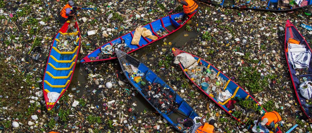 Bilder wie diese zeigen, warum der Citarum oft „dreckigster Fluss der Welt“ genannt wird.