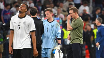 Der Auftritt seiner Mannschaft gegen Portugal konnte Bundestrainer Julian Nagelsmann (rechts) nicht gefallen.