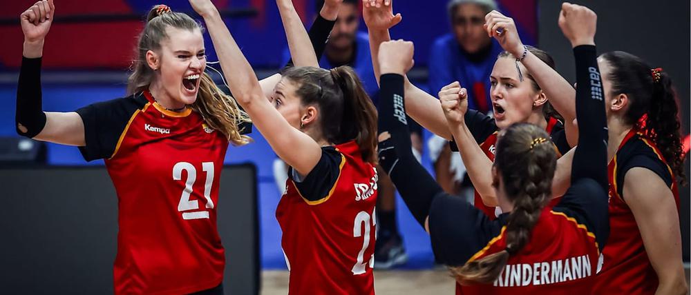 Auftakterfolg für die deutschen Volleyballerinnen in der Nationenliga.