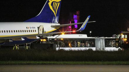 Acht Menschen zogen sich während der Turbulenzen in dem Flugzeug auf dem Weg nach Mailand Verletzungen zu.