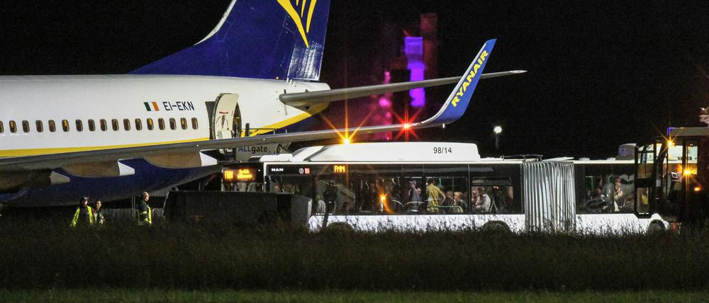 Acht Menschen zogen sich während der Turbulenzen in dem Flugzeug auf dem Weg nach Mailand Verletzungen zu.