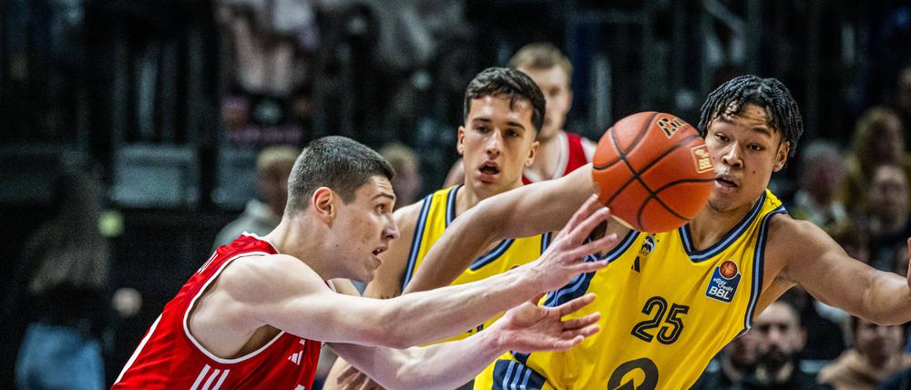 Ivan Kharchenkov (links) verlässt den FC Bayern, Elias Rapieque (rechts) Alba Berlin. Beide zieht es in die USA.