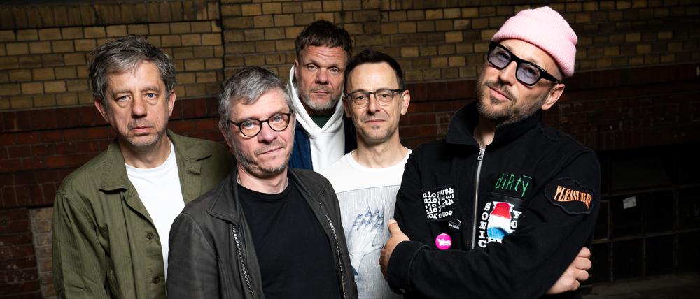 Die Mitglieder der Band Beatsteaks, Thomas Götz (l.-r.), Bernd Kurtzke, Torsten Scholz, Peter Baumann und Arnim Teutoburg-Weiß. 