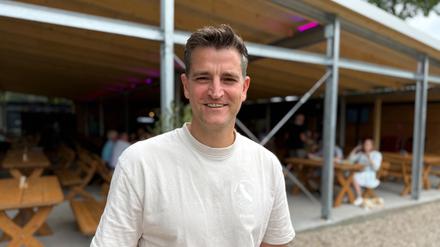 Der Traditionsbiergarten „Loretta am Wannsee“ bietet jetzt auch geschützte Sitzplätze: Rund 300 der insgesamt etwa 1000 Plätze sind überdacht.