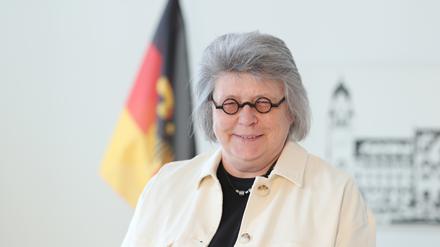 BAAINBw: Was klingt wie ein Zauberspruch, ist das Kürzel für das Bundeswehr-Beschaffungsamt, das Lehnigk-Emden leitet.