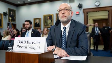 Er kontrolliert, dass Trumps Politik auch umgesetzt wird: OMB-Chef Russell Vought bei einer Anhörung im Kapitol.