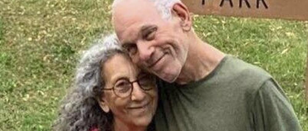 Dieses undatierte Foto des Hostage’s Family Forum zeigt die israelischen Geiseln Judi Weinstein und Gad Haggai, deren Leichen von israelischen Sicherheitskräften aus dem Gazastreifen geborgen wurden. 