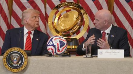 US-Präsident Donald Trump und FIFA-Präsident Gianni Infantino während einer Sitzung der FIFA Task-Force im Weißen Haus.