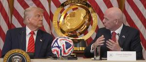 US-Präsident Donald Trump und FIFA-Präsident Gianni Infantino während einer Sitzung der FIFA Task-Force im Weißen Haus.