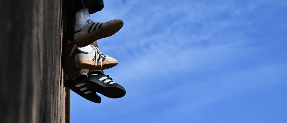 Ein Ende beim Sneaker-Trend ist aus Expertensicht nicht zu erwarten. (Symbolbild)