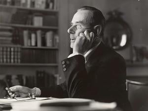 Exilant und Rückkehrer in die Schweiz. Thomas Mann am Schreibtisch.