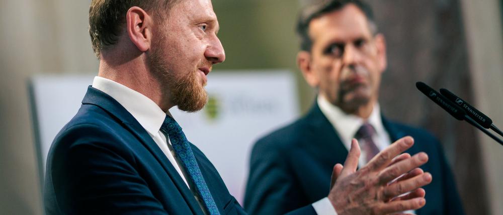 Im Ziel sind sich Bund und Länder einig: Die Wirtschaft soll entlastet werden. Das dürfe die Kommunen aber nicht über Gebühr belasten, verlangen die Ministerpräsidenten.