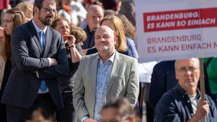 Brandenburgs Bildungsminister Steffen Freiberg (SPD) muss mit wachsendem Protest wegen Kürzungen umgehen. (Archivbild)