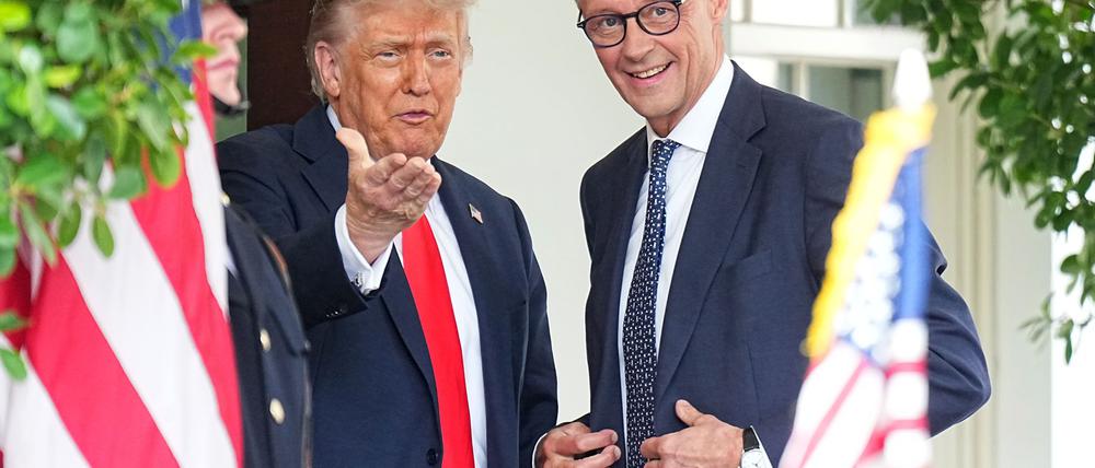 Trump gab sich bei der Begegnung betont freundlich, machte Merz Komplimente für sein gutes Englisch und klammerte mögliche strittige Themen weitgehend aus.