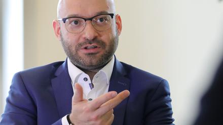 Der frühere Oberbürgermeister von Frankfurt (Oder), René Wilke (parteilos) wurde nach dem Rücktritt von Katrin Lange (SPD) im Mai Minister für Inneres und Kommunales in Brandenburg.