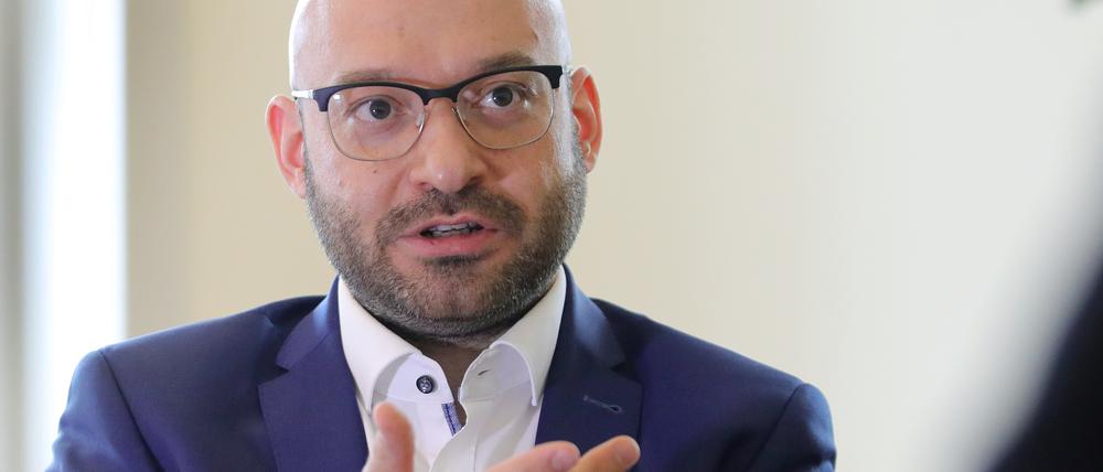 Der frühere Oberbürgermeister von Frankfurt (Oder), René Wilke (parteilos) wurde nach dem Rücktritt von Katrin Lange (SPD) im Mai Minister für Inneres und Kommunales in Brandenburg.