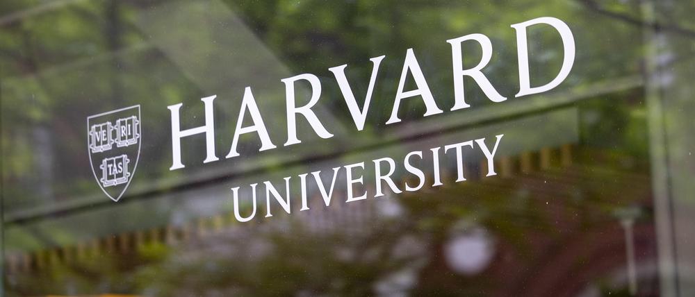 Die Harvard University bereitet sich auf die Abschlussfeier 2025 vor.