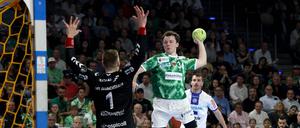 Hakun West av Teigum hat kurz vor dem Spiel gegen Gummersbach seinen Vertrag bei den Füchsen verlängert.