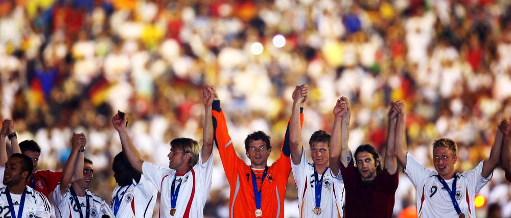 Wie die Weltmeister. Bei der WM 2006 wurde die Nationalmannschaft frenetisch gefeiert, obwohl es nur zu Platz drei gereicht hatte.