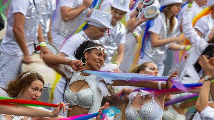 Der Karneval der Kulturen startet mit dem Straßenfest. (Archivbild) 