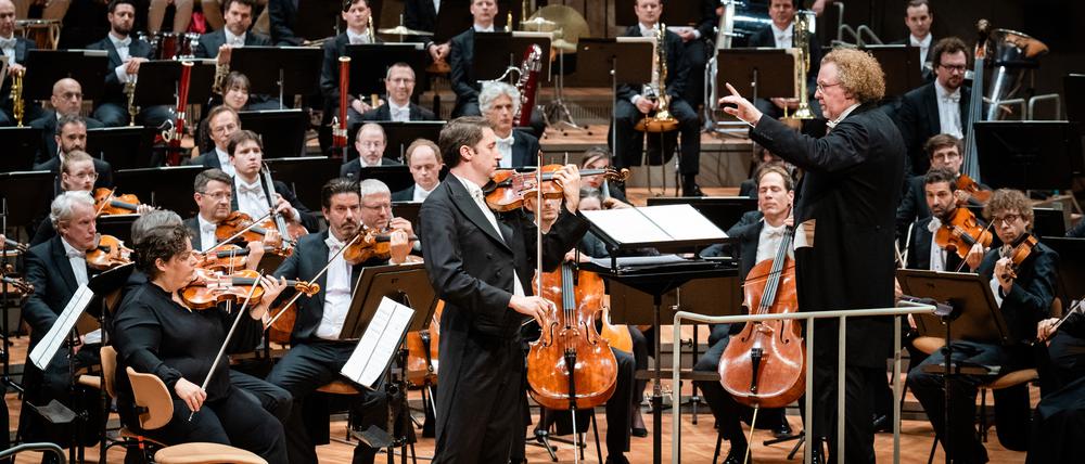 Noah Bendix-Balgley und Stéphane Denève mit den Berliner Philharmonikern, Credit: Stephan Rabold