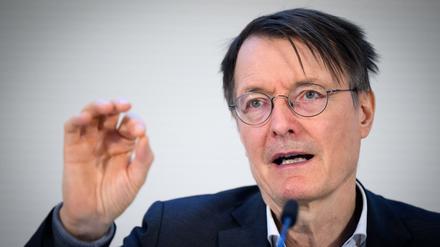 Karl Lauterbach (SPD), damaliger Bundesminister für Gesundheit, äußert sich bei einer Pressekonferenz (Archivbild).