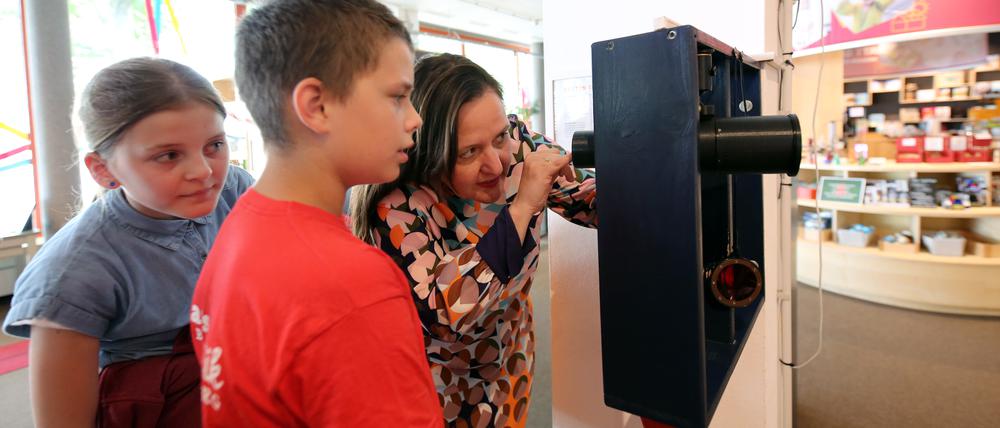 Wissenschaftsministerin Manja Schüle besuchte das Nano Science Center Potsdam.