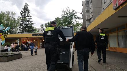 Zoll, Polizei und Ordnungsamt im Einsatz (Symbolbild).