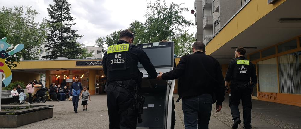 Zoll, Polizei und Ordnungsamt im Einsatz (Symbolbild).