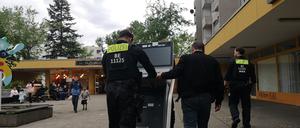 Zoll, Polizei und Ordnungsamt im Einsatz (Symbolbild).