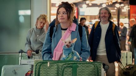 Meg Stalter in der Netflix-Serie „Too Much“.