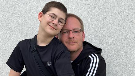 Maximilian mit seinem Vater Sascha.