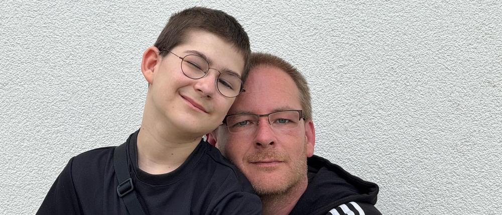 Maximilian mit seinem Vater Sascha.