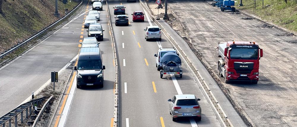 Seit 2024 wird die Autobahn A115 zwischen Landesgrenze Berlin und Spanische Allee saniert. Geplant wurde die Sanierung bereits seit 2014 – doch dann dauerte es und die Autobahn GmbH übernahm.